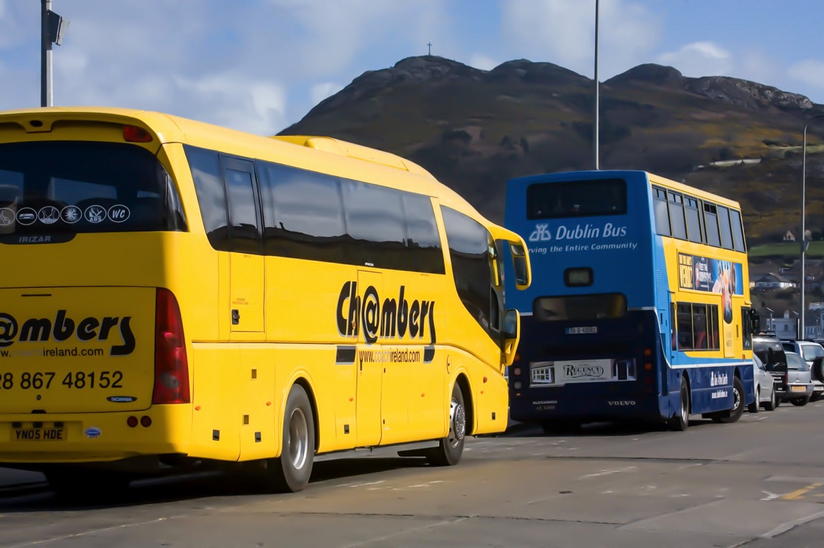 YELLOW BUS PHOTOGRAPHED IN BRAY COUNTY WICKLOW APRIL 2007 002