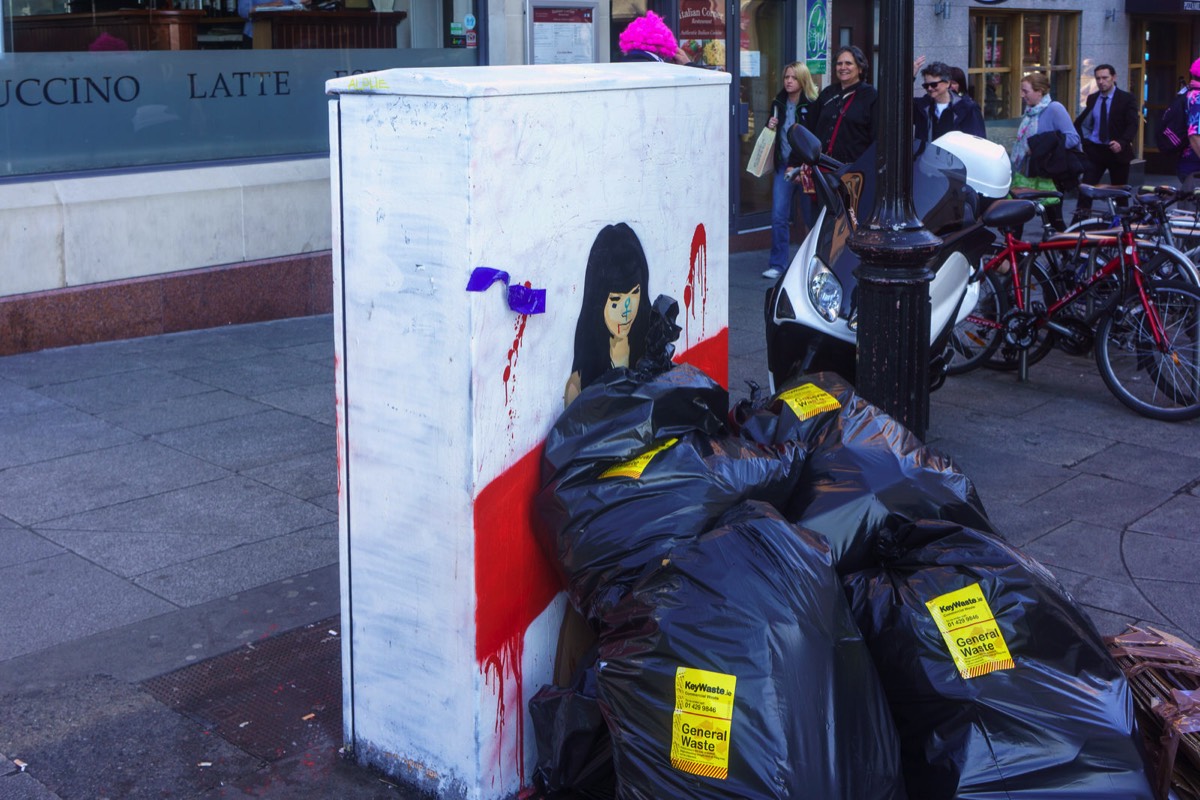 PAINT-A-BOX STREET ART IN TEMPLE BAR 002