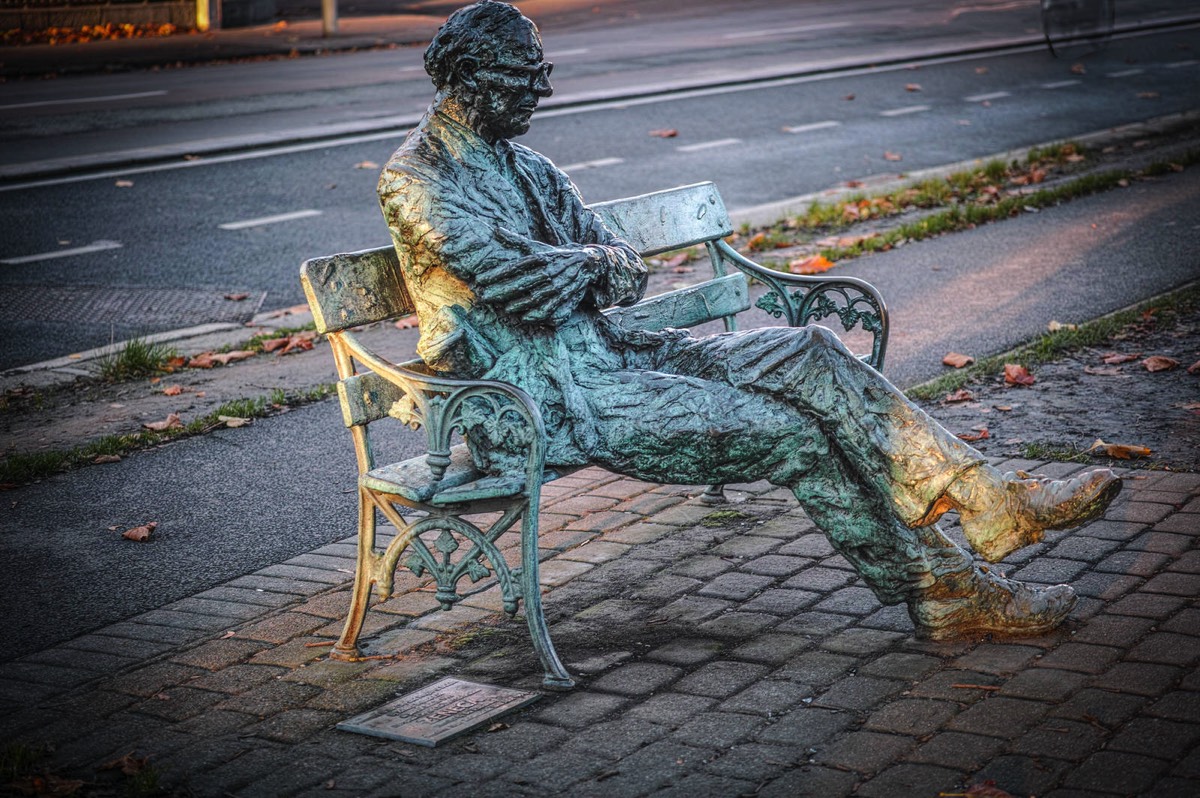 STATUE OF PATRICK KAVANAGH 003