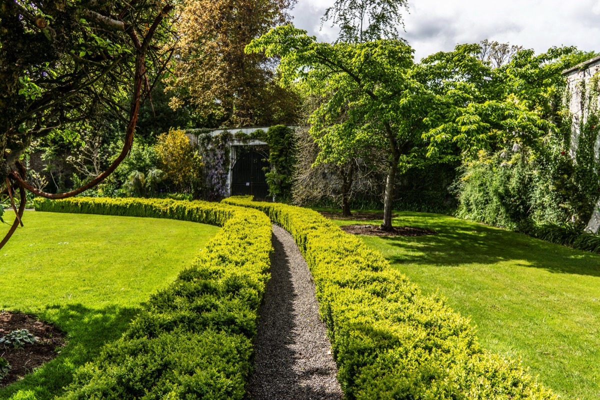 FARMLEIGH ESTATE - HOUSE AND GARDENS  016