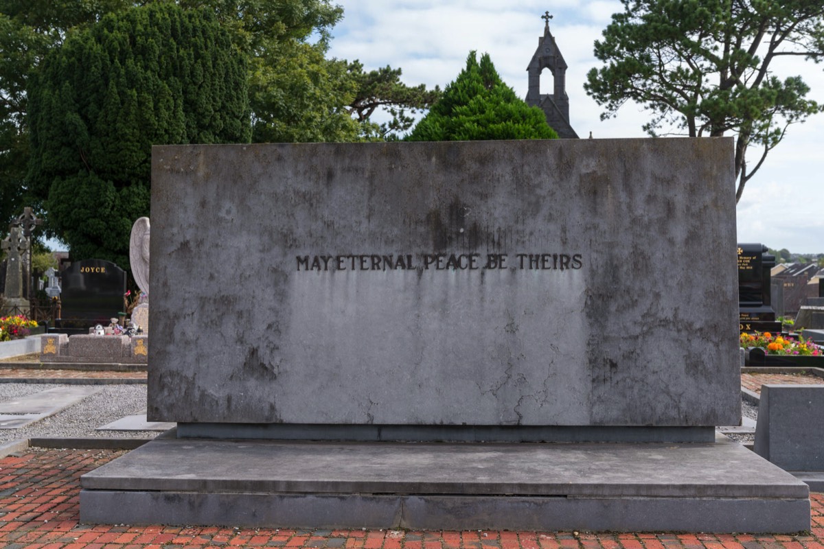 BOHERMORE CEMETERY IN GALWAY 002