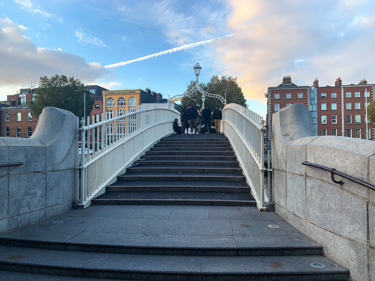 HALF PENNY BRIDGE ON ASTON QUAY  002