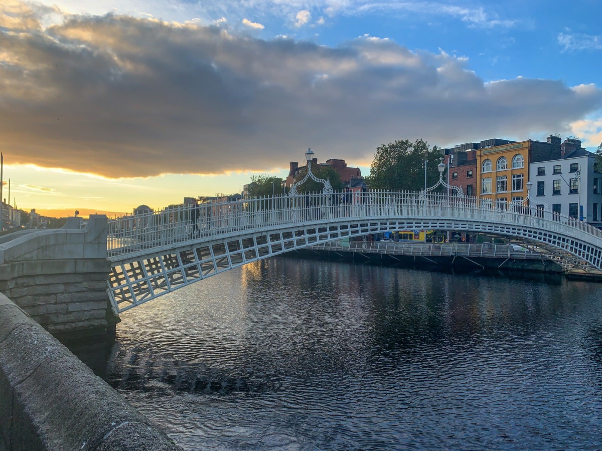 HALF PENNY BRIDGE ON ASTON QUAY 001