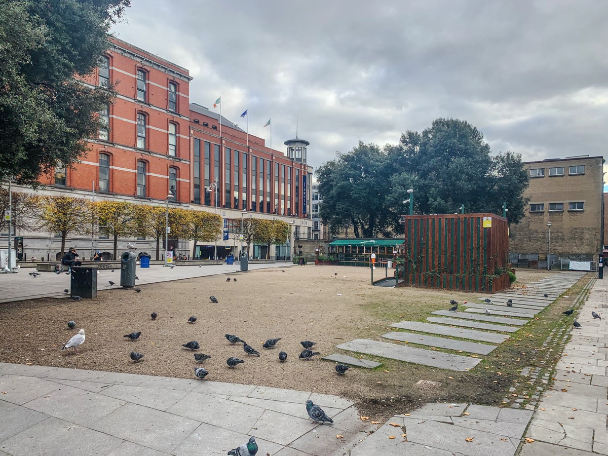 THE TRAM CAFE AT WOLFE TONE PARK - THE PIGEONS AND GULLS MUST BE HUNGRY 004