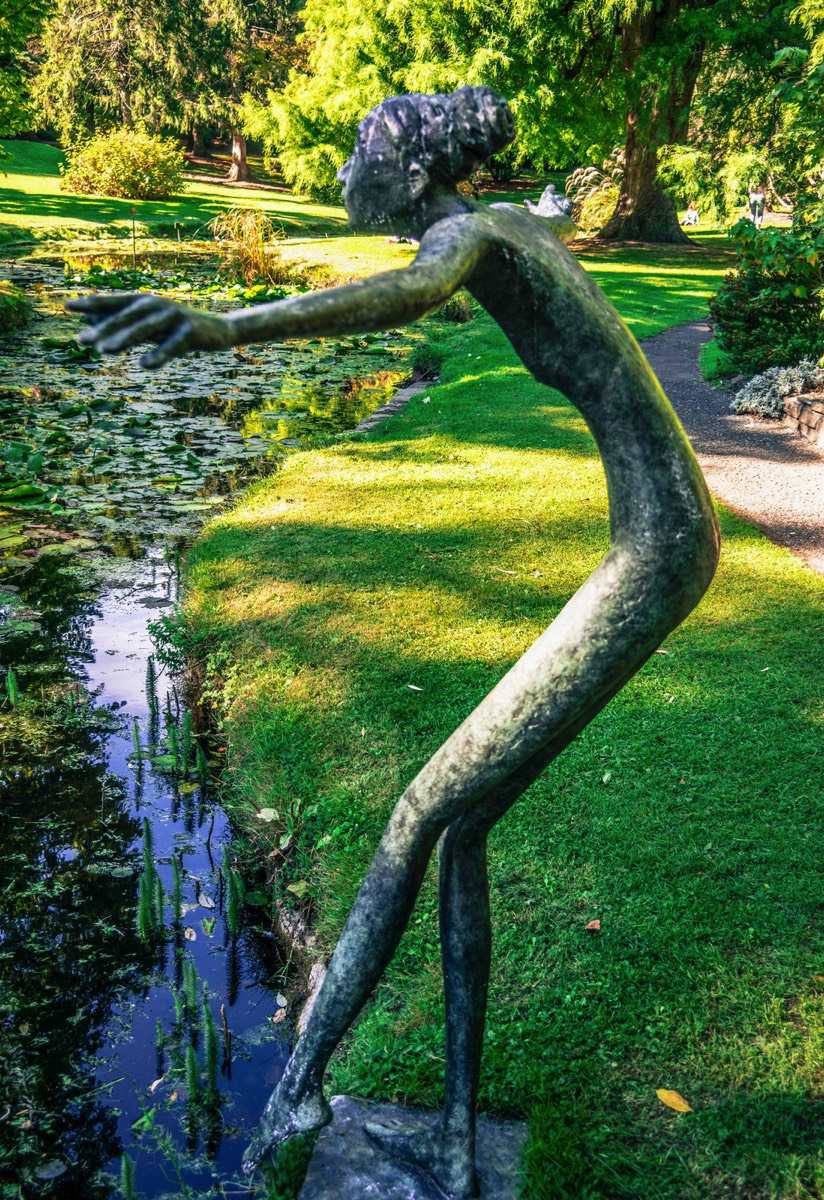 TOE IN THE WATER BY BOB QUINN 005