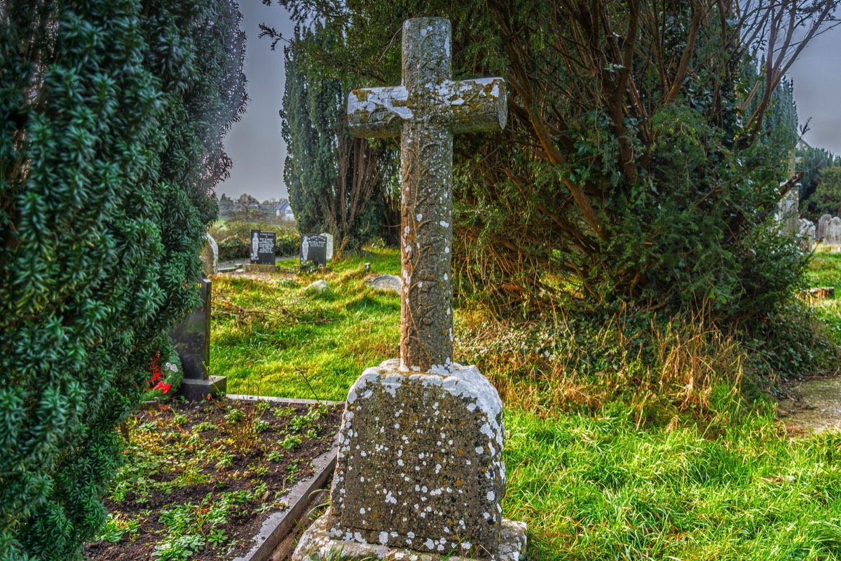 NEWTOWN MONUMENTS AREA OF TRIM - CHRISTMAS MORNING 2014  001