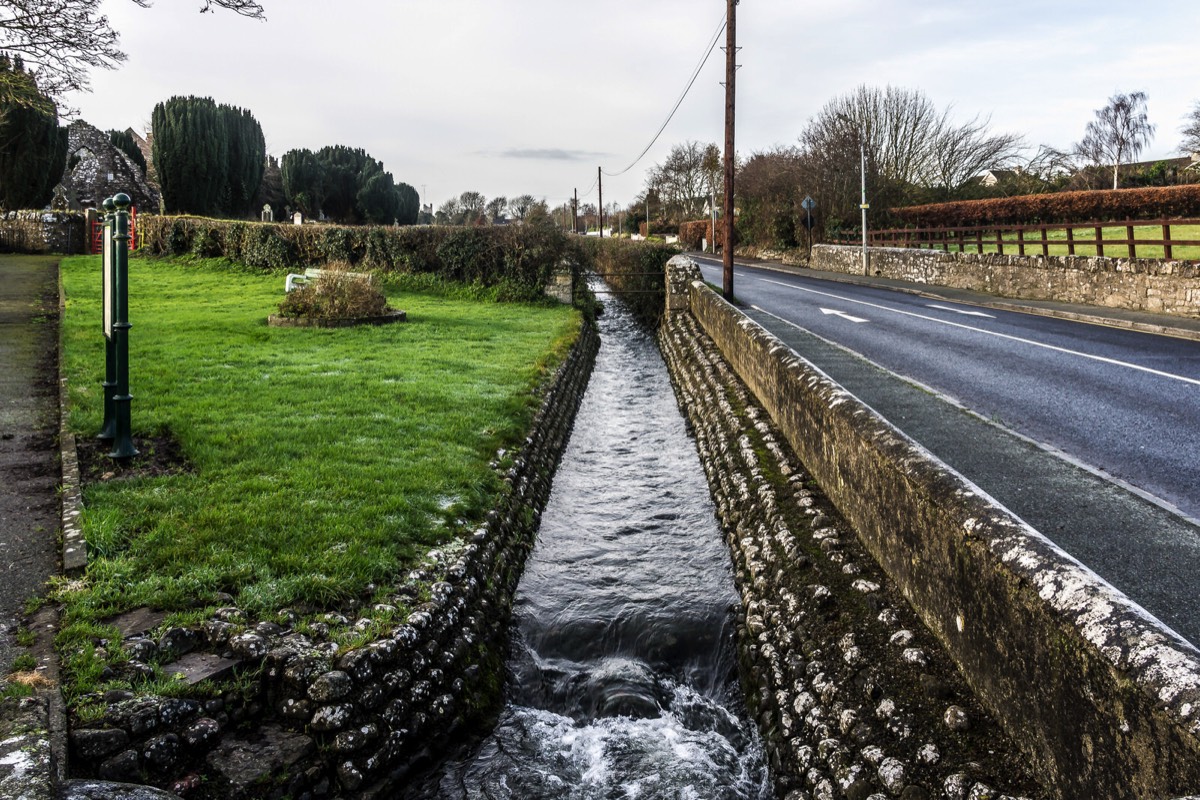 TRIM CASTLE RIVER WALK - CHRISTMAS MORNING 2014 006