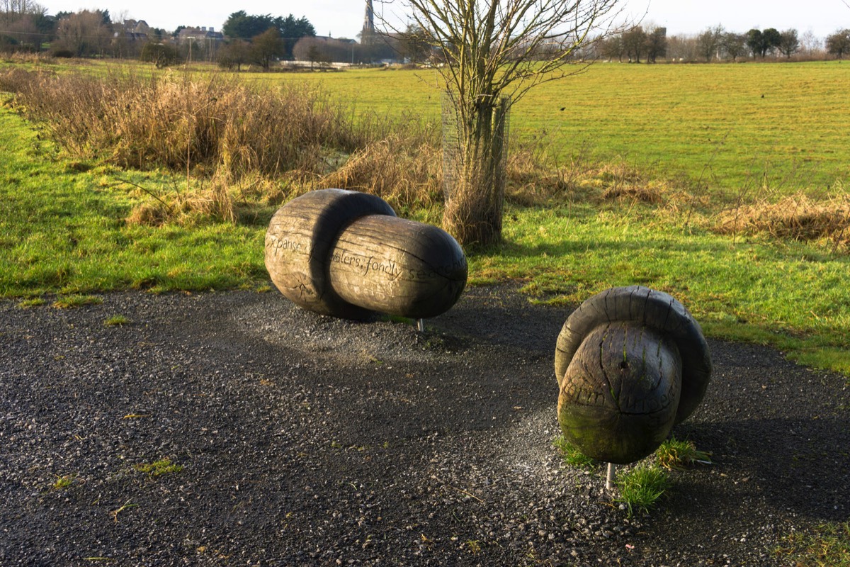 TRIM CASTLE RIVER WALK - CHRISTMAS MORNING 2014 007