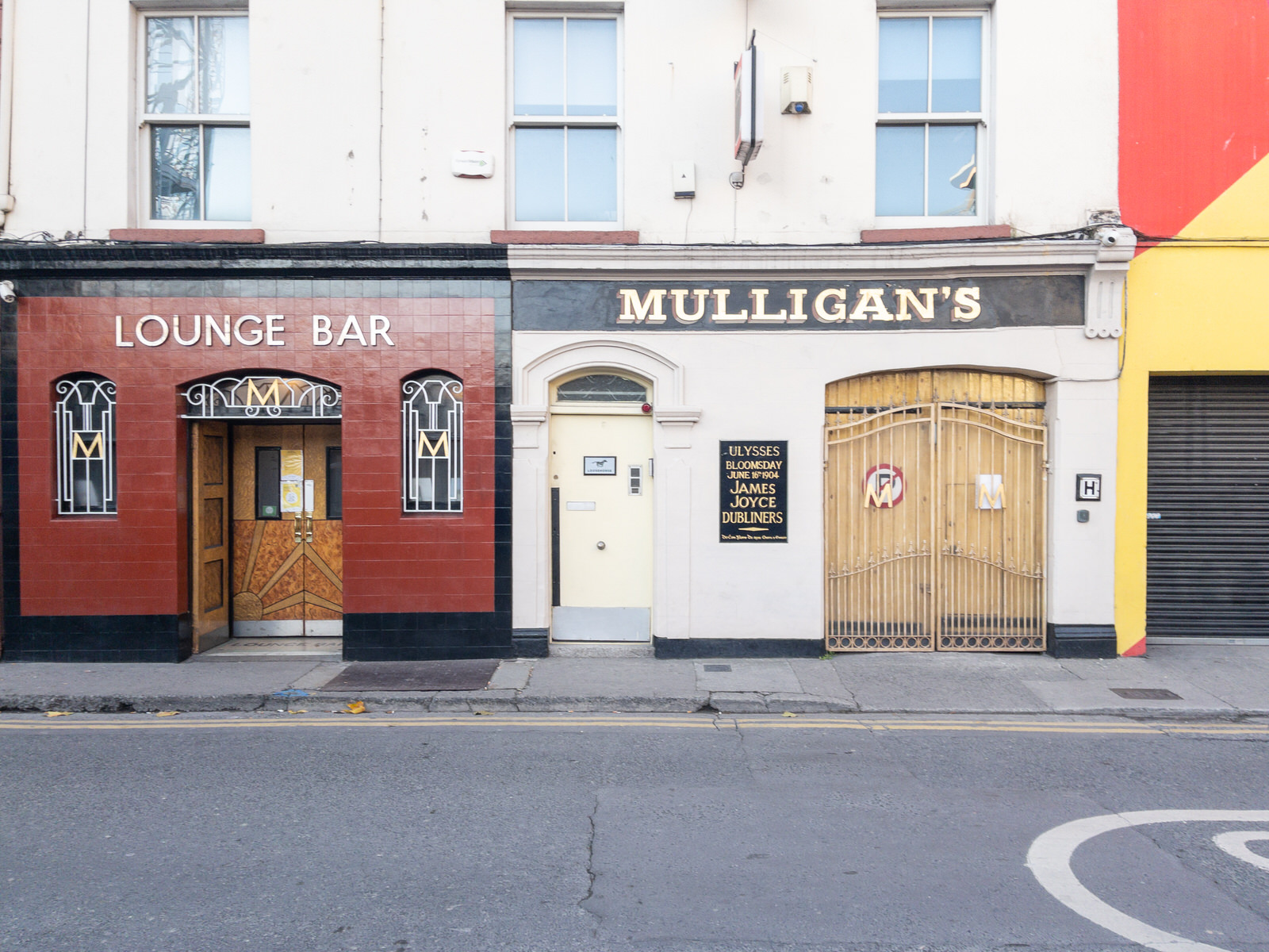 POOLBEG STREET - HOME TO MULLIGANS PUB