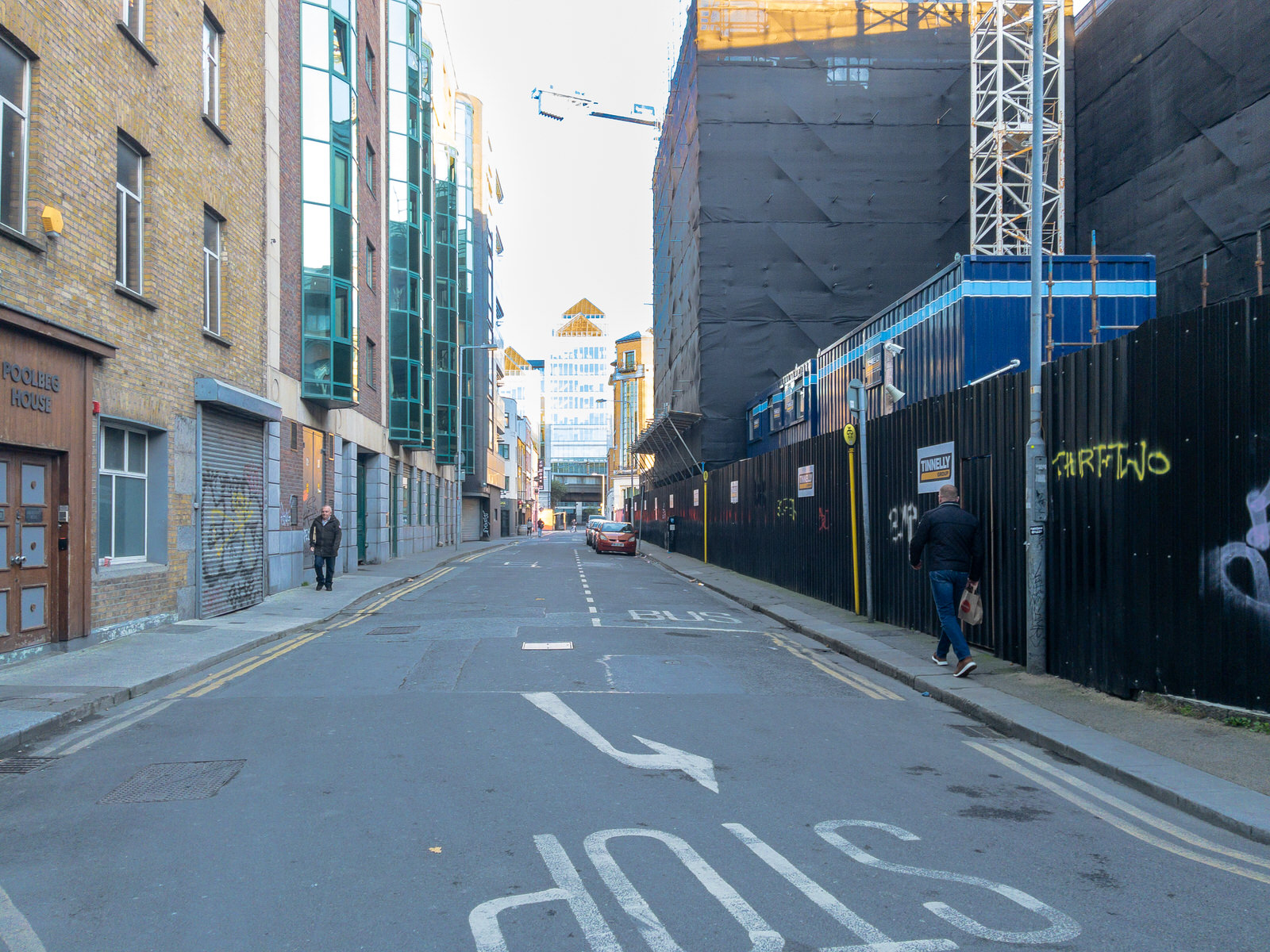 POOLBEG STREET - HOME TO MULLIGANS PUB 001