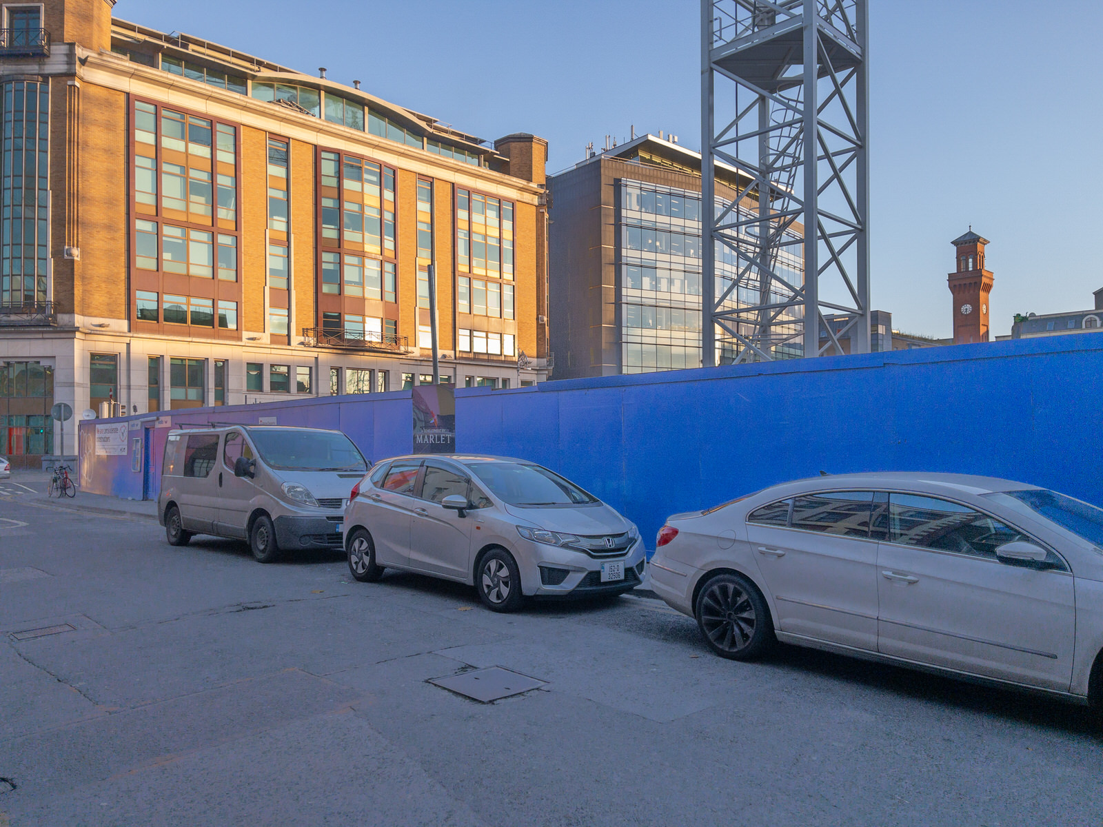 POOLBEG STREET - HOME TO MULLIGANS PUB 005