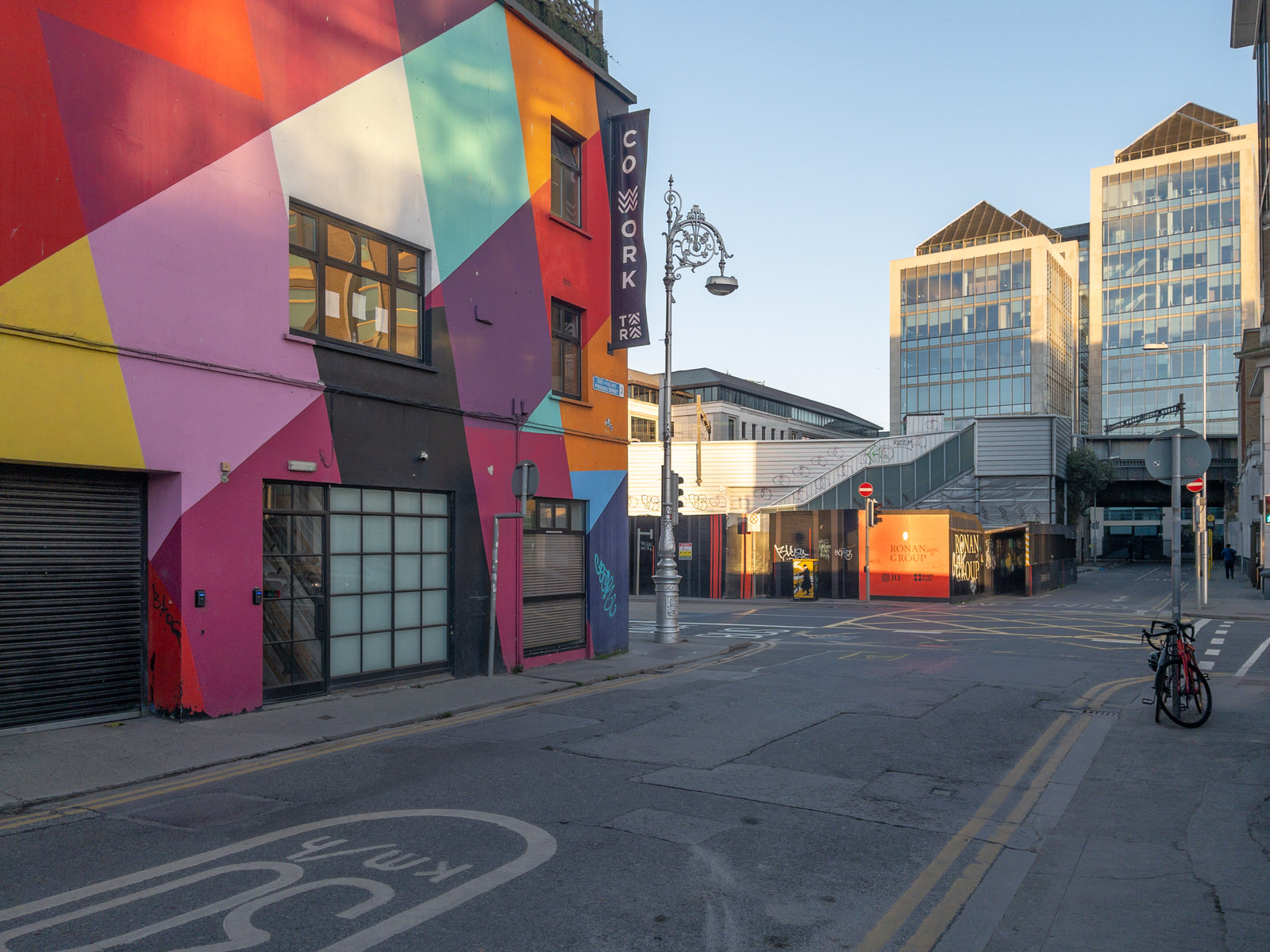 POOLBEG STREET - HOME TO MULLIGANS PUB 007