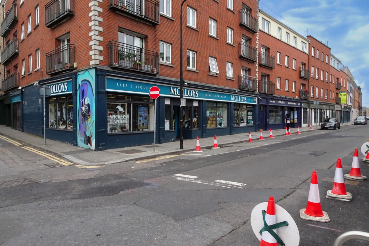 MOLLOYS OFF-LICENCE ON FRANCIS STREET