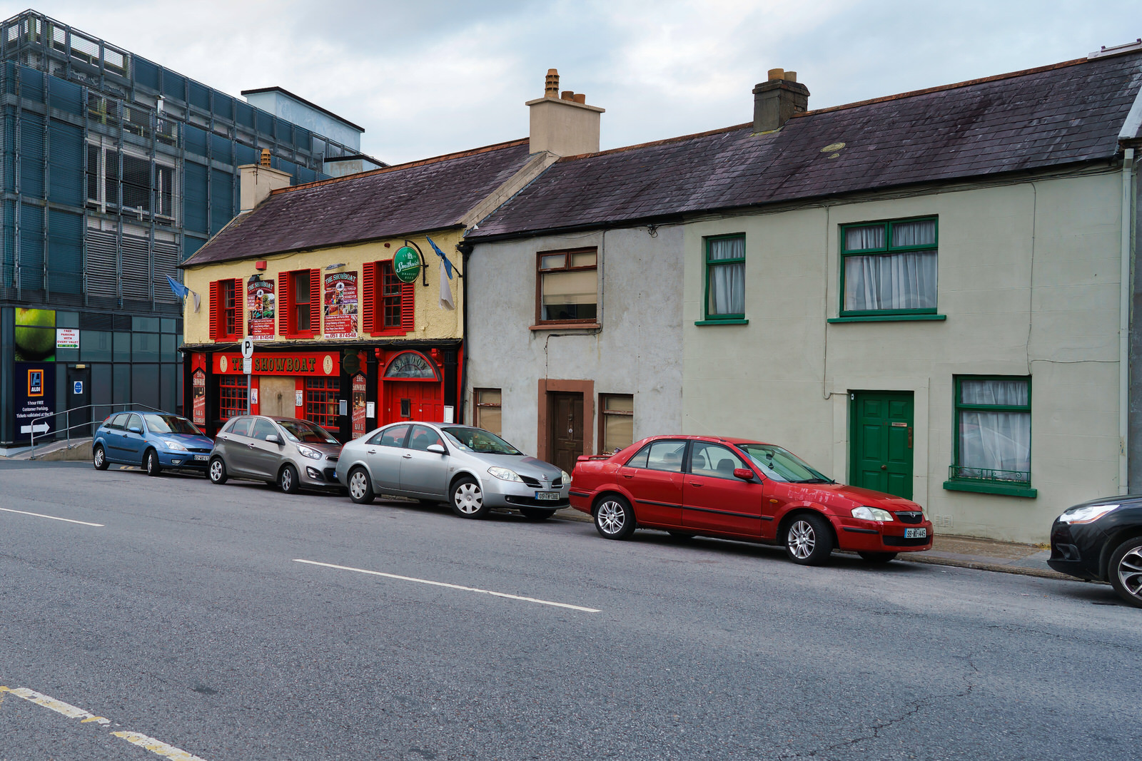 THE SHOWBOAT PUB IN WATERFORD