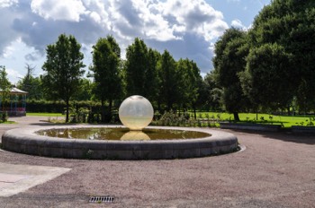 WATER FEATURE AN INTERESTING WATER FEATURE IN THE PEOPLES GARDEN