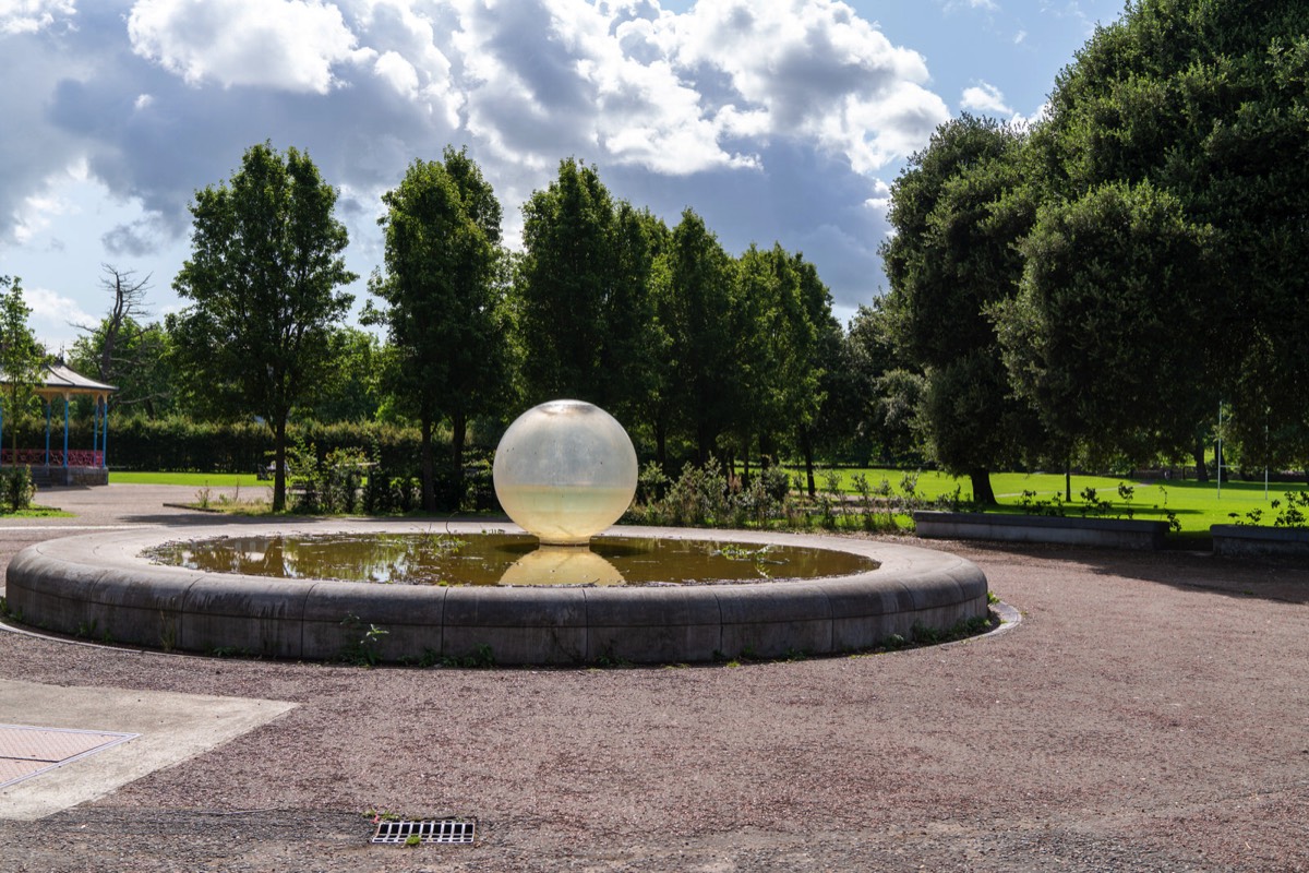 One thing that I have noticed in Ireland is that water features are never properly maintained and eventually they become non-water features. 004