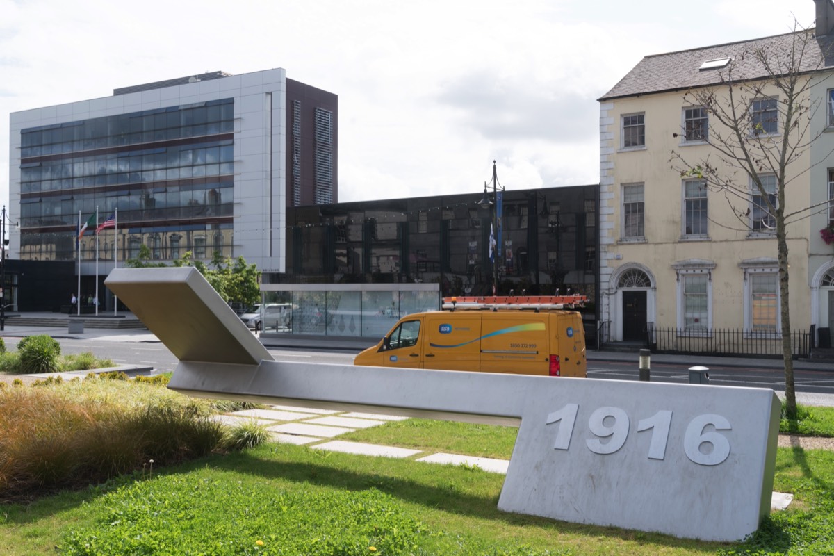 THE WATERFORD 1916 MEMORIAL [ON THE MALL]  004