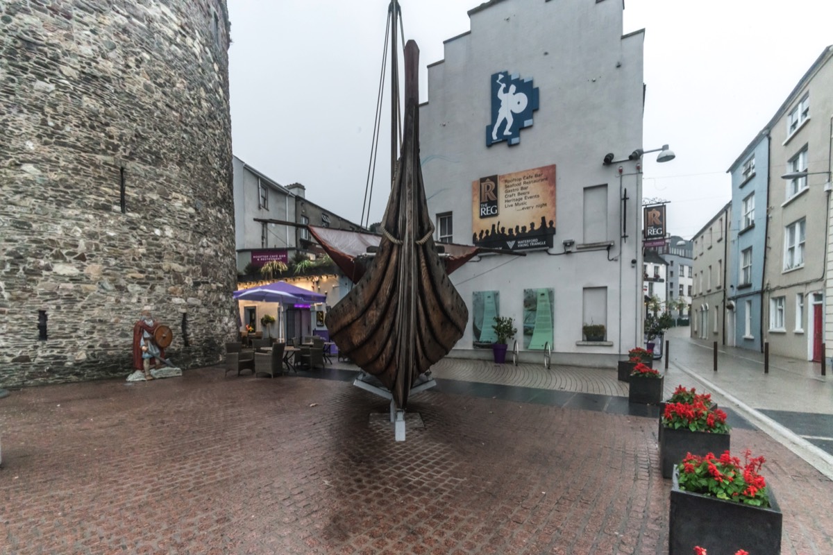 VADRARFJORDR A REPLICA VIKING LONGBOAT [WATERFORD]  002